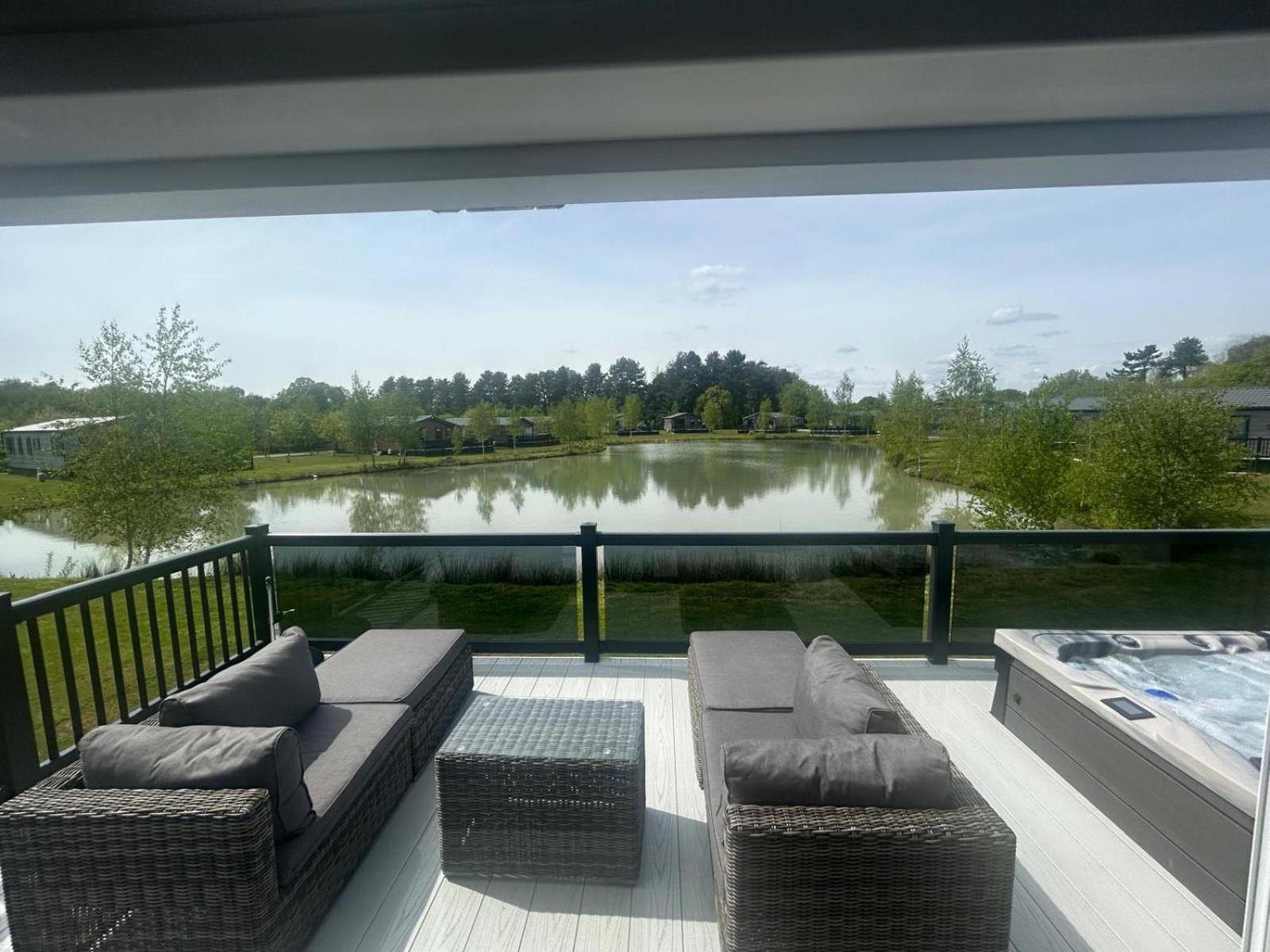 Hotchkin Lodge Woodhall Spa Buitenkant foto