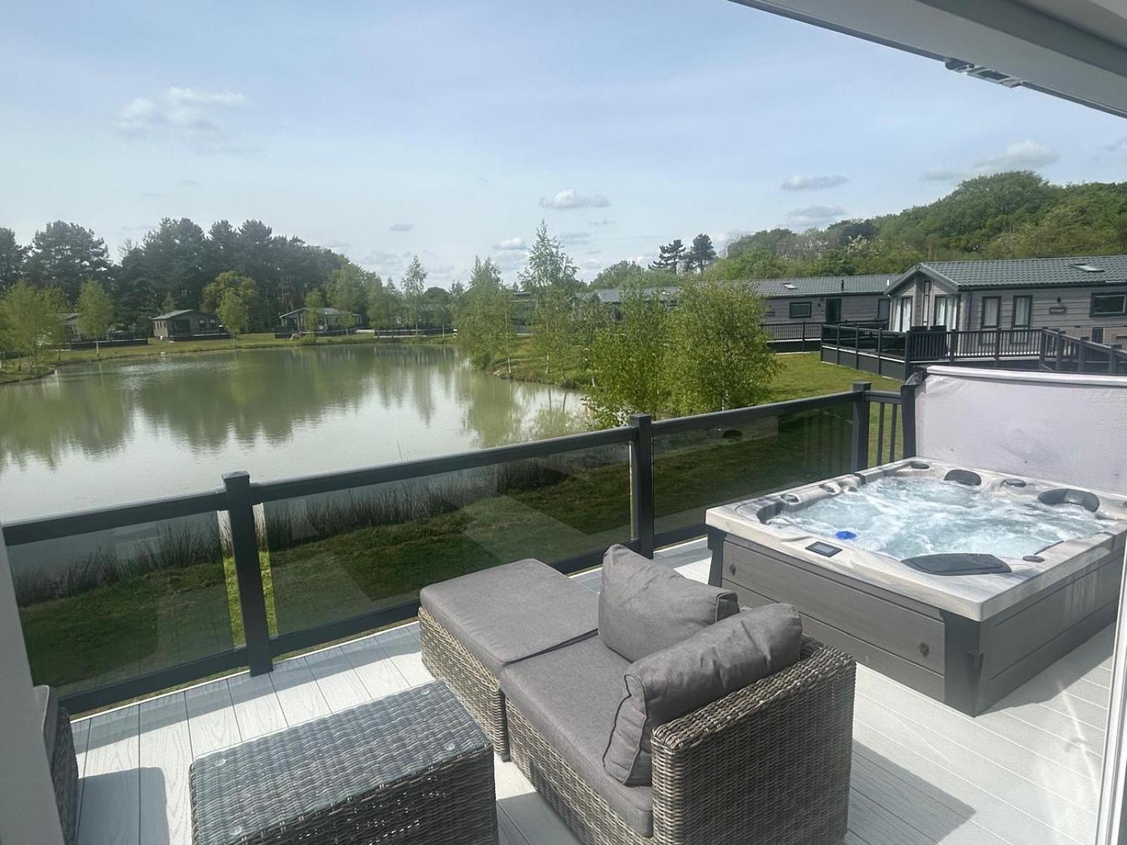 Hotchkin Lodge Woodhall Spa Buitenkant foto