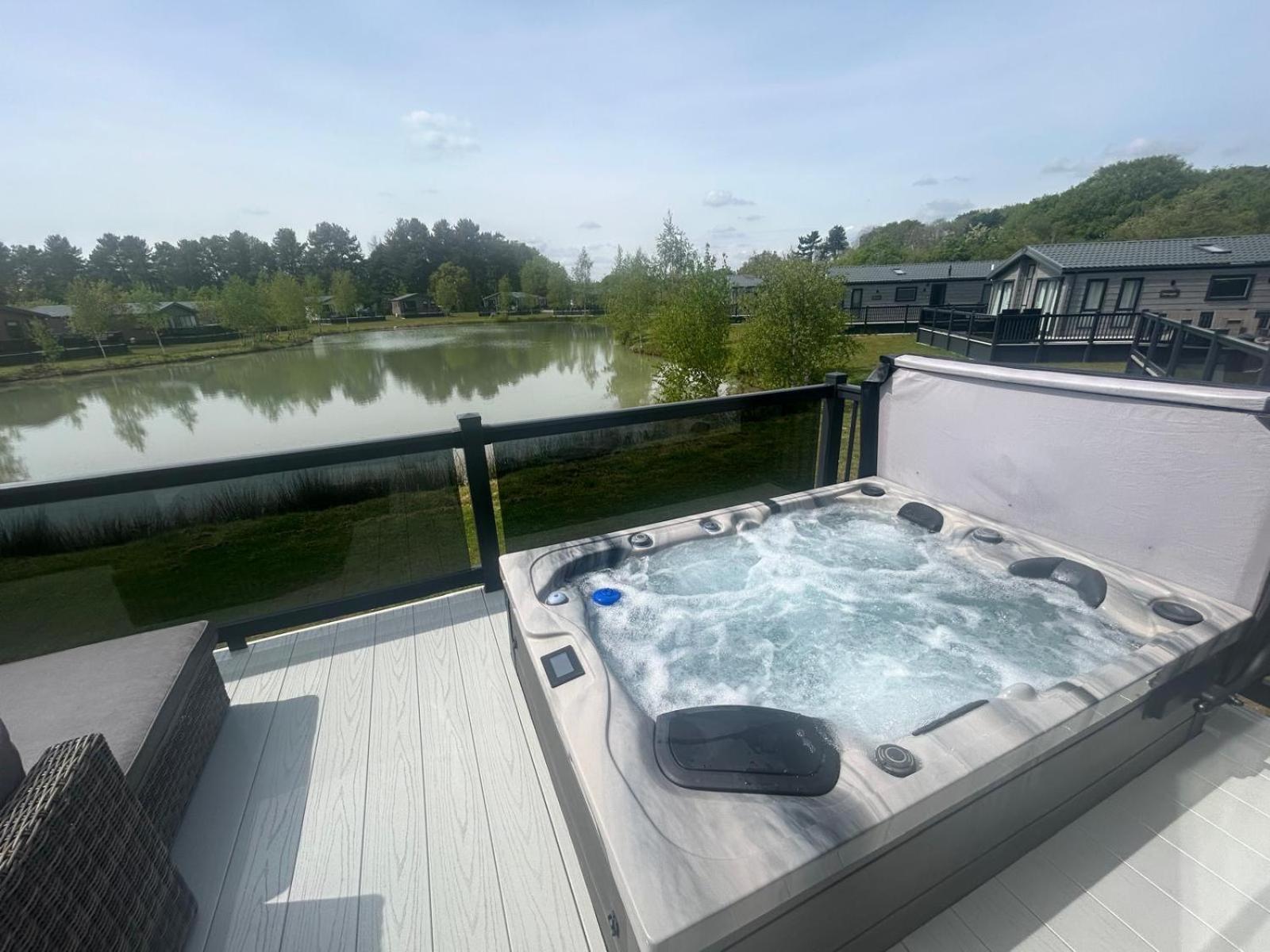 Hotchkin Lodge Woodhall Spa Buitenkant foto