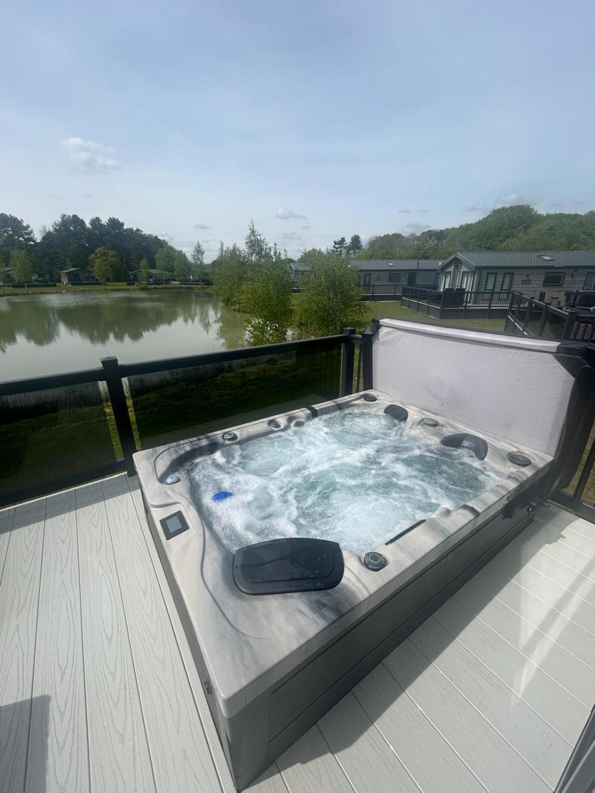 Hotchkin Lodge Woodhall Spa Buitenkant foto
