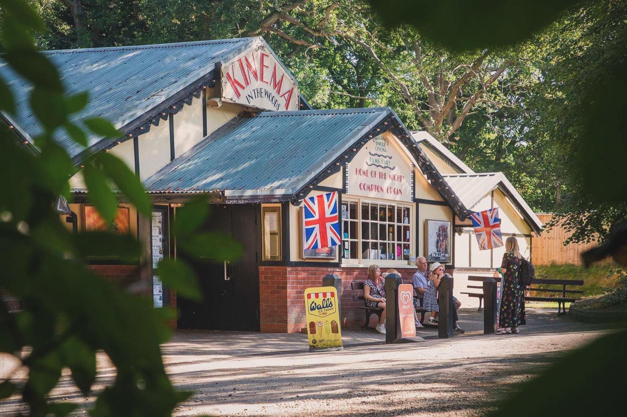 Hotchkin Lodge Woodhall Spa Buitenkant foto